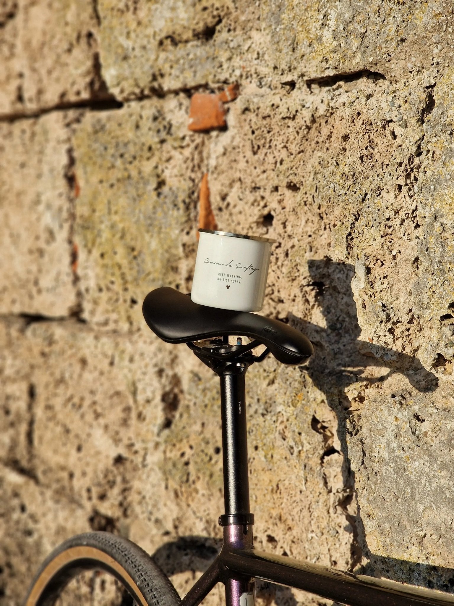 ''Keep Walking. Du bist Super.'' Emaille Tasse - Pilgrims Peace